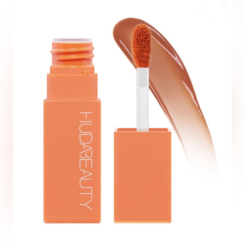 “Apricot Kiss” HUDA Lip & Cheek Stain